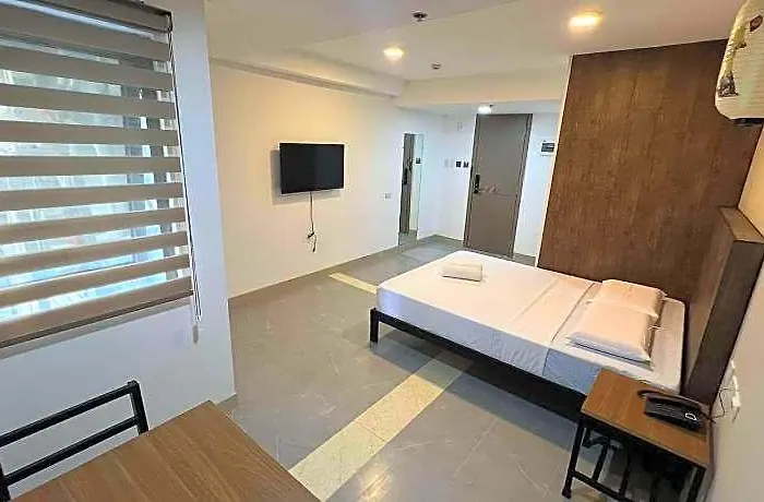 Hotel Maine Residences Tramo Manila
